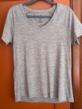 Woolx MIA All Season Merino Wool Blend Women's Taupe V-Neck Short Sleeve Tee